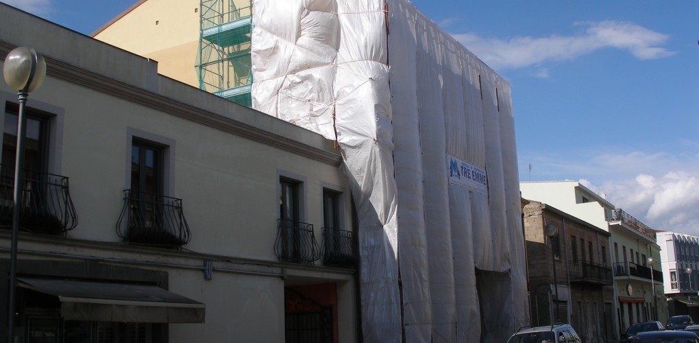 tre, emme, service, fratelli, f.lli, mereu, antonello, franco, maurizio, impresa, azienda, società, ditta, edile, realizzazione, realizzazioni, costruzione, costruzioni, demolizione, demolizioni, ristrutturazione, ristrutturazioni, copertura, coperture, tetto, tetti, struttura, struttureveranda, verande, legno, bonifica, rimozione, smaltimento, amianto, manufatti, manufatto, contenente, mca, eternit, piano lavoro, lavori, servizio, servizi, noleggio, noleggi, piattaforma, piattaforme aerea, particolari, costruttivi, manutenzione, pulizia, grondaia, grondaie, abbattimento, piante, potatura, alberi, messa, sicurezza, intonaco, intonaci, tinteggiatura, pitture, pittura, esterna, interna, controsoffitti, cappotto, rivestimento, placcaggio, pietra, pietrame, locale, cemento armato, mattoni, laterizio, laterizi, muro, muratura, murature, fondazioni, pilastri, solaio, solai, latero, cemento, coibentazione, coibentazioni, impermeabilizzazione, impermeabilizzazioni, guaina, controsoffitti, controsoffitto, scale, scala