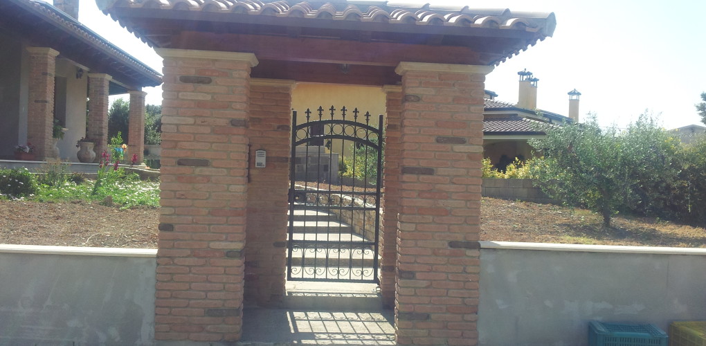 tre, emme, service, fratelli, f.lli, mereu, antonello, franco, maurizio, impresa, azienda, società, ditta, edile, realizzazione, realizzazioni, costruzione, costruzioni, demolizione, demolizioni, ristrutturazione, ristrutturazioni, copertura, coperture, tetto, tetti, struttura, struttureveranda, verande, legno, bonifica, rimozione, smaltimento, amianto, manufatti, manufatto, contenente, mca, eternit, piano lavoro, lavori, servizio, servizi, noleggio, noleggi, piattaforma, piattaforme aerea, particolari, costruttivi, manutenzione, pulizia, grondaia, grondaie, abbattimento, piante, potatura, alberi, messa, sicurezza, intonaco, intonaci, tinteggiatura, pitture, pittura, esterna, interna, controsoffitti, cappotto, rivestimento, placcaggio, pietra, pietrame, locale, cemento armato, mattoni, laterizio, laterizi, muro, muratura, murature, fondazioni, pilastri, solaio, solai, latero, cemento, coibentazione, coibentazioni, impermeabilizzazione, impermeabilizzazioni, guaina, controsoffitti, controsoffitto, scale, scala, tegole, canale, gronda, pluviale, pluviali, soglia, davanzale, pavimentazione, rivestimento, infisso, porta, finestra, tracce, impianti, finiture, scavi, scavo, sbancamento, platea, immobile, immobili, edifici, edificio, casa, case, locale, locali, commerciale, industriale, civile, abitazione, abitazioni, alloggio, residenza, soggiorno, letto, cucina, disimpegno, condominio, palazzo, villa, villetta, schiera, casale, tetto, copertura, colonne, architravi, trave, travi, travicelli, perlina, manto, cordolo, cordoli, controcassa, massetto, chiavi, mano, servizio, tecnico, rete, materiale, materiali, laterizio, laterizi, blocchi, blocchetti, mattoni, mattone, tramezzo, tramezzi, cancelli, cancello, ferro, fornitura, posa, opera, computo, metrico, preventivo, preventivi, cottimo, corpo, carrelli, autocarro, camion, furgone, trasporto, scarico, getto, mezzo, mezzi, carpenteria, carpentiere, muratore, muratori, manovale, manovali, addetto, tecnico, geometra, perito, edile, tinteggiatore, tinteggiatori, intonacatrice, strumentazione, incarico, incarichi, elaborazione, elaborazioni, ente, pubblico, pubblici, privato, privati, professionalità, martello, pneumatico, lavorazione, urbanizzazione, urbanizzazioni, messa, sicurezza, cintura, cinture, psc, pos, pimus, documentazione, cantiere, box, verbale, verbali, recinzione, recinzioni, dpi, occhiali, guanti, scarpe, medico competente, rappresentante dei lavoratori, addetto, antincendio, evacuazione, pronto, soccorso, rischio, prevenzione, provincia, medio campidano, cagliari, oristano, comune, lunamatrona, pauli arbarei, villamar, furtei, segariu, sanluri, villanovafranca, mandas, villanovaforru, collinas, sardara, san gavino monreale, villacidro, guspini, serra manna, arbus, samassi, serrenti, villasor, nuraminis, guasila, ussaramanna, turri, las plassas, setzu, pabillonis, gonnostramatza, tuili, barimuni, gesturi, setzu, genuri, gonnosnò, baradili, baressa, simala, curcuris, ruinas, mogoro, mogorella, sini, senis, albagiara, escovedu, genoni, fasulla, ales, assolo, laconi, siris, pompu, pau, nureci, gonnoscodina, asuni, villa s’antanio, quartu, quartucciu, selargius, monastir, ussana, decimomannu, assemini, sestu, dolianova, samatzai, ortacesus, senorbì, selegas, san sperate,