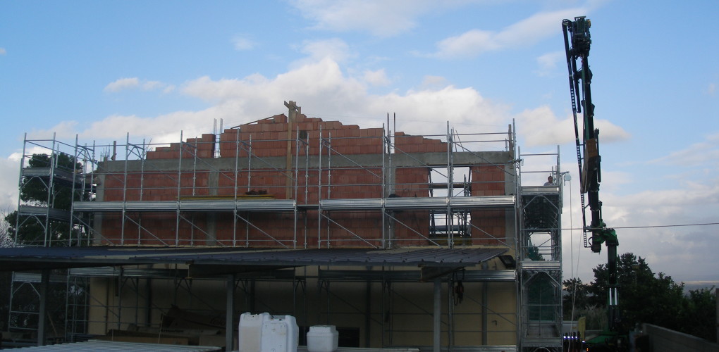 tre, emme, service, fratelli, f.lli, mereu, antonello, franco, maurizio, impresa, azienda, società, ditta, edile, realizzazione, realizzazioni, costruzione, costruzioni, demolizione, demolizioni, ristrutturazione, ristrutturazioni, copertura, coperture, tetto, tetti, struttura, struttureveranda, verande, legno, bonifica, rimozione, smaltimento, amianto, manufatti, manufatto, contenente, mca, eternit, piano lavoro, lavori, servizio, servizi, noleggio, noleggi, piattaforma, piattaforme aerea, particolari, costruttivi, manutenzione, pulizia, grondaia, grondaie, abbattimento, piante, potatura, alberi, messa, sicurezza, intonaco, intonaci, tinteggiatura, pitture, pittura, esterna, interna, controsoffitti, cappotto, rivestimento, placcaggio, pietra, pietrame, locale, cemento armato, mattoni, laterizio, laterizi, muro, muratura, murature, fondazioni, pilastri, solaio, solai, latero, cemento, coibentazione, coibentazioni, impermeabilizzazione, impermeabilizzazioni, guaina, controsoffitti, controsoffitto, scale, scal