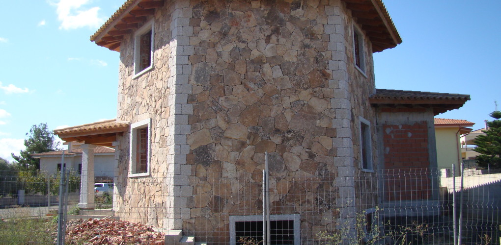tre, emme, service, fratelli, f.lli, mereu, antonello, franco, maurizio, impresa, azienda, società, ditta, edile, realizzazione, realizzazioni, costruzione, costruzioni, demolizione, demolizioni, ristrutturazione, ristrutturazioni, copertura, coperture, tetto, tetti, struttura, struttureveranda, verande, legno, bonifica, rimozione, smaltimento, amianto, manufatti, manufatto, contenente, mca, eternit, piano lavoro, lavori, servizio, servizi, noleggio, noleggi, piattaforma, piattaforme aerea, particolari, costruttivi, manutenzione, pulizia, grondaia, grondaie, abbattimento, piante, potatura, alberi, messa, sicurezza, intonaco, intonaci, tinteggiatura, pitture, pittura, esterna, interna, controsoffitti, cappotto, rivestimento, placcaggio, pietra, pietrame, locale, cemento armato, mattoni, laterizio, laterizi, muro, muratura, murature, fondazioni, pilastri, solaio, solai, latero, cemento, coibentazione, coibentazioni, impermeabilizzazione, impermeabilizzazioni, guaina, controsoffitti, controsoffitto, scale, scala, tegole, canale, gronda, pluviale, pluviali, soglia, davanzale, pavimentazione, rivestimento, infisso, porta, finestra, tracce, impianti, finiture, scavi, scavo, sbancamento, platea, immobile, immobili, edifici, edificio, casa, case, locale, locali, commerciale, industriale, civile, abitazione, abitazioni, alloggio, residenza, soggiorno, letto, cucina, disimpegno, condominio, palazzo, villa, villetta, schiera, casale, tetto, copertura, colonne, architravi, trave, travi, travicelli, perlina, manto, cordolo, cordoli, controcassa, massetto, chiavi, mano, servizio, tecnico, rete, materiale, materiali, laterizio, laterizi, blocchi, blocchetti, mattoni, mattone, tramezzo, tramezzi, cancelli, cancello, ferro, fornitura, posa, opera, computo, metrico, preventivo, preventivi, cottimo, corpo, carrelli, autocarro, camion, furgone, trasporto, scarico, getto, mezzo, mezzi, carpenteria, carpentiere, muratore, muratori, manovale, manovali, addetto, tecnico, geometra, perito, edile, tinteggiatore, tinteggiatori, intonacatrice, strumentazione, incarico, incarichi, elaborazione, elaborazioni, ente, pubblico, pubblici, privato, privati, professionalità, martello, pneumatico, lavorazione, urbanizzazione, urbanizzazioni, messa, sicurezza, cintura, cinture, psc, pos, pimus, documentazione, cantiere, box, verbale, verbali, recinzione, recinzioni, dpi, occhiali, guanti, scarpe, medico competente, rappresentante dei lavoratori, addetto, antincendio, evacuazione, pronto, soccorso, rischio, prevenzione, provincia, medio campidano, cagliari, oristano, comune, lunamatrona, pauli arbarei, villamar, furtei, segariu, sanluri, villanovafranca, mandas, villanovaforru, collinas, sardara, san gavino monreale, villacidro, guspini, serra manna, arbus, samassi, serrenti, villasor, nuraminis, guasila, ussaramanna, turri, las plassas, setzu, pabillonis, gonnostramatza, tuili, barimuni, gesturi, setzu, genuri, gonnosnò, baradili, baressa, simala, curcuris, ruinas, mogoro, mogorella, sini, senis, albagiara, escovedu, genoni, fasulla, ales, assolo, laconi, siris, pompu, pau, nureci, gonnoscodina, asuni, villa s’antanio, quartu, quartucciu, selargius, monastir, ussana, decimomannu, assemini, sestu, dolianova, samatzai, ortacesus, senorbì, selegas, san sperate,