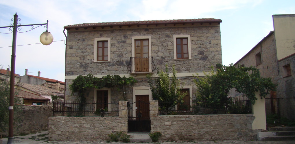 tre, emme, service, fratelli, f.lli, mereu, antonello, franco, maurizio, impresa, azienda, società, ditta, edile, realizzazione, realizzazioni, costruzione, costruzioni, demolizione, demolizioni, ristrutturazione, ristrutturazioni, copertura, coperture, tetto, tetti, struttura, struttureveranda, verande, legno, bonifica, rimozione, smaltimento, amianto, manufatti, manufatto, contenente, mca, eternit, piano lavoro, lavori, servizio, servizi, noleggio, noleggi, piattaforma, piattaforme aerea, particolari, costruttivi, manutenzione, pulizia, grondaia, grondaie, abbattimento, piante, potatura, alberi, messa, sicurezza, intonaco, intonaci, tinteggiatura, pitture, pittura, esterna, interna, controsoffitti, cappotto, rivestimento, placcaggio, pietra, pietrame, locale, cemento armato, mattoni, laterizio, laterizi, muro, muratura, murature, fondazioni, pilastri, solaio, solai, latero, cemento, coibentazione, coibentazioni, impermeabilizzazione, impermeabilizzazioni, guaina, controsoffitti, controsoffitto, scale, scala, tegole, canale, gronda, pluviale, pluviali, soglia, davanzale, pavimentazione, rivestimento, infisso, porta, finestra, tracce, impianti, finiture, scavi, scavo, sbancamento, platea, immobile, immobili, edifici, edificio, casa, case, locale, locali, commerciale, industriale, civile, abitazione, abitazioni, alloggio, residenza, soggiorno, letto, cucina, disimpegno, condominio, palazzo, villa, villetta, schiera, casale, tetto, copertura, colonne, architravi, trave, travi, travicelli, perlina, manto, cordolo, cordoli, controcassa, massetto, chiavi, mano, servizio, tecnico, rete, materiale, materiali, laterizio, laterizi, blocchi, blocchetti, mattoni, mattone, tramezzo, tramezzi, cancelli, cancello, ferro, fornitura, posa, opera, computo, metrico, preventivo, preventivi, cottimo, corpo, carrelli, autocarro, camion, furgone, trasporto, scarico, getto, mezzo, mezzi, carpenteria, carpentiere, muratore, muratori, manovale, manovali, addetto, tecnico, geometra, perito, edile, tinteggiatore, tinteggiatori, intonacatrice, strumentazione, incarico, incarichi, elaborazione, elaborazioni, ente, pubblico, pubblici, privato, privati, professionalità, martello, pneumatico, lavorazione, urbanizzazione, urbanizzazioni, messa, sicurezza, cintura, cinture, psc, pos, pimus, documentazione, cantiere, box, verbale, verbali, recinzione, recinzioni, dpi, occhiali, guanti, scarpe, medico competente, rappresentante dei lavoratori, addetto, antincendio, evacuazione, pronto, soccorso, rischio, prevenzione, provincia, medio campidano, cagliari, oristano, comune, lunamatrona, pauli arbarei, villamar, furtei, segariu, sanluri, villanovafranca, mandas, villanovaforru, collinas, sardara, san gavino monreale, villacidro, guspini, serra manna, arbus, samassi, serrenti, villasor, nuraminis, guasila, ussaramanna, turri, las plassas, setzu, pabillonis, gonnostramatza, tuili, barimuni, gesturi, setzu, genuri, gonnosnò, baradili, baressa, simala, curcuris, ruinas, mogoro, mogorella, sini, senis, albagiara, escovedu, genoni, fasulla, ales, assolo, laconi, siris, pompu, pau, nureci, gonnoscodina, asuni, villa s’antanio, quartu, quartucciu, selargius, monastir, ussana, decimomannu, assemini, sestu, dolianova, samatzai, ortacesus, senorbì, selegas, san sperate,