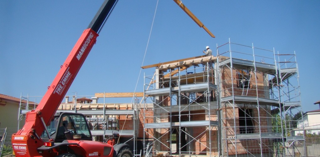 tre, emme, service, fratelli, f.lli, mereu, antonello, franco, maurizio, impresa, azienda, società, ditta, edile, realizzazione, realizzazioni, costruzione, costruzioni, demolizione, demolizioni, ristrutturazione, ristrutturazioni, copertura, coperture, tetto, tetti, struttura, struttureveranda, verande, legno, bonifica, rimozione, smaltimento, amianto, manufatti, manufatto, contenente, mca, eternit, piano lavoro, lavori, servizio, servizi, noleggio, noleggi, piattaforma, piattaforme aerea, particolari, costruttivi, manutenzione, pulizia, grondaia, grondaie, abbattimento, piante, potatura, alberi, messa, sicurezza, intonaco, intonaci, tinteggiatura, pitture, pittura, esterna, interna, controsoffitti, cappotto, rivestimento, placcaggio, pietra, pietrame, locale, cemento armato, mattoni, laterizio, laterizi, muro, muratura, murature, fondazioni, pilastri, solaio, solai, latero, cemento, coibentazione, coibentazioni, impermeabilizzazione, impermeabilizzazioni, guaina, controsoffitti, controsoffitto, scale, scala, tegole, canale, gronda, pluviale, pluviali, soglia, davanzale, pavimentazione, rivestimento, infisso, porta, finestra, tracce, impianti, finiture, scavi, scavo, sbancamento, platea, immobile, immobili, edifici, edificio, casa, case, locale, locali, commerciale, industriale, civile, abitazione, abitazioni, alloggio, residenza, soggiorno, letto, cucina, disimpegno, condominio, palazzo, villa, villetta, schiera, casale, tetto, copertura, colonne, architravi, trave, travi, travicelli, perlina, manto, cordolo, cordoli, controcassa, massetto, chiavi, mano, servizio, tecnico, rete, materiale, materiali, laterizio, laterizi, blocchi, blocchetti, mattoni, mattone, tramezzo, tramezzi, cancelli, cancello, ferro, fornitura, posa, opera, computo, metrico, preventivo, preventivi, cottimo, corpo, carrelli, autocarro, camion, furgone, trasporto, scarico, getto, mezzo, mezzi, carpenteria, carpentiere, muratore, muratori, manovale, manovali, addetto, tecnico, geometra, perito, edile, tinteggiatore, tinteggiatori, intonacatrice, strumentazione, incarico, incarichi, elaborazione, elaborazioni, ente, pubblico, pubblici, privato, privati, professionalità, martello, pneumatico, lavorazione, urbanizzazione, urbanizzazioni, messa, sicurezza, cintura, cinture, psc, pos, pimus, documentazione, cantiere, box, verbale, verbali, recinzione, recinzioni, dpi, occhiali, guanti, scarpe, medico competente, rappresentante dei lavoratori, addetto, antincendio, evacuazione, pronto, soccorso, rischio, prevenzione, provincia, medio campidano, cagliari, oristano, comune, lunamatrona, pauli arbarei, villamar, furtei, segariu, sanluri, villanovafranca, mandas, villanovaforru, collinas, sardara, san gavino monreale, villacidro, guspini, serra manna, arbus, samassi, serrenti, villasor, nuraminis, guasila, ussaramanna, turri, las plassas, setzu, pabillonis, gonnostramatza, tuili, barimuni, gesturi, setzu, genuri, gonnosnò, baradili, baressa, simala, curcuris, ruinas, mogoro, mogorella, sini, senis, albagiara, escovedu, genoni, fasulla, ales, assolo, laconi, siris, pompu, pau, nureci, gonnoscodina, asuni, villa s’antanio, quartu, quartucciu, selargius, monastir, ussana, decimomannu, assemini, sestu, dolianova, samatzai, ortacesus, senorbì, selegas, san sperate,